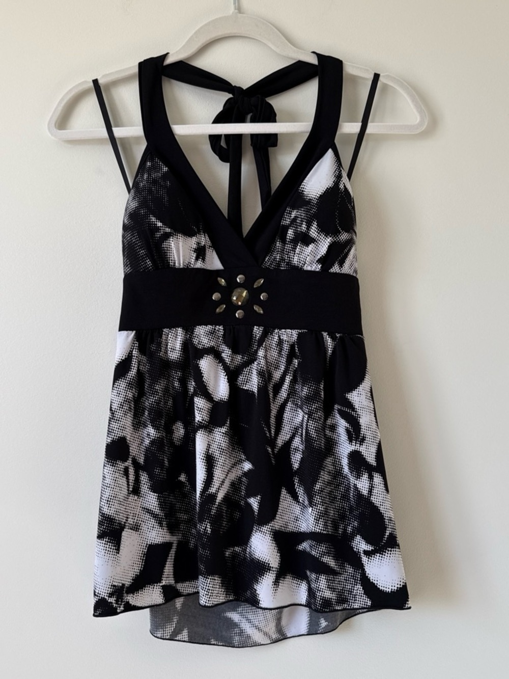 Vintage Y2K IZ Byer black & white halftone print halter top M